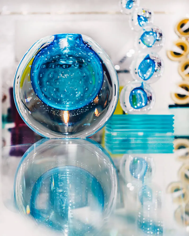 Sito commercio elettronico — Vaso in vetro massiccio trasparente con sfumature azzurre